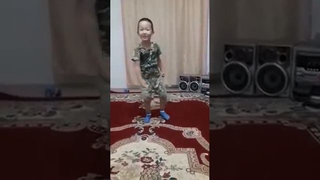 Турар танцует черный бумер смотреть онлайн