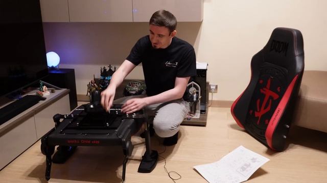 КРЕСЛО, ДОСТОЙНОЕ ДУМГАЯ ➤ Распаковка и Обзор кресла noblechairs Hero DOOM Edition смотреть онлайн