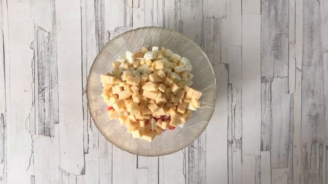 БЫСТРО ГОТОВИТСЯ И БЫСТРО СЪЕДАЕТСЯ! ? Крабовый САЛАТ с сыром и яйцами смотреть онлайн