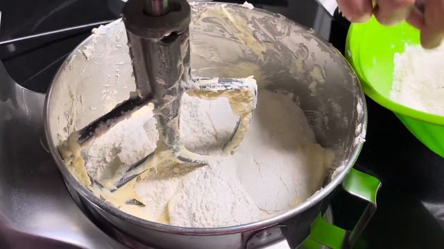 Million Dollar Pound Cake Recipe! смотреть онлайн