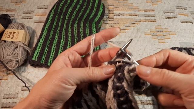 Шапка бини - английская резинка в два цвета/ 2 часть /Two-color beanie hat смотреть онлайн