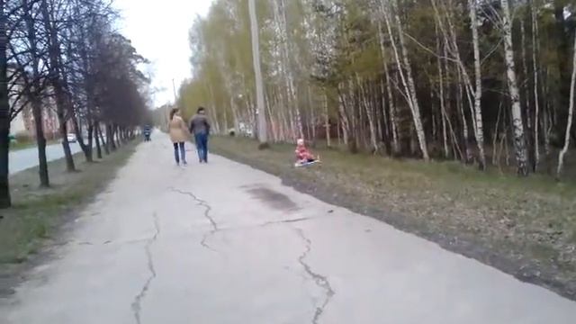 От моей сестры урок катания на самокате смотреть онлайн