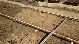 Выравнивание земельного участка без тяжёлой техники - лопатой