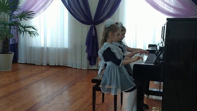 И. Кореневская "Танец".Исполняют Сергиенко Диана, 7 лет и Шаушева Виктория, 8 лет. смотреть онлайн