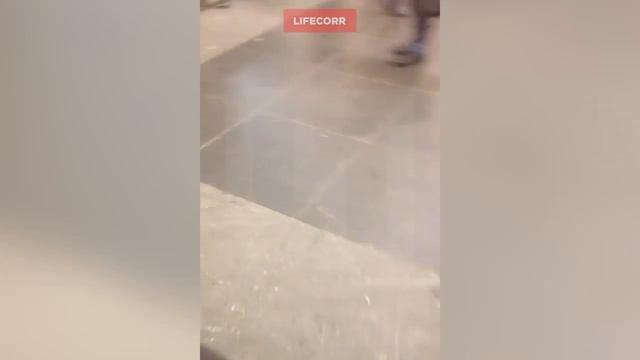 Первые секунды после взрыва в метро Петербурга смотреть онлайн