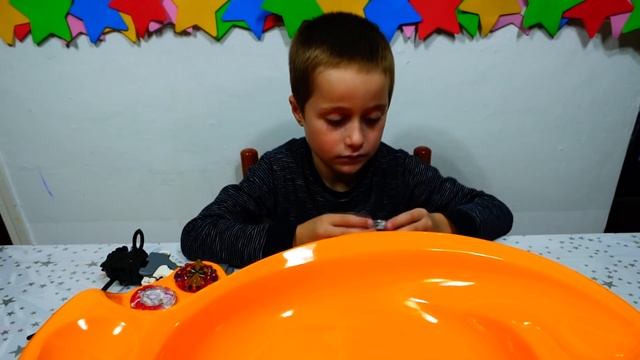Оригинальный Бейблейд против подделки. Как отличить? Original Beyblade Vs Fake