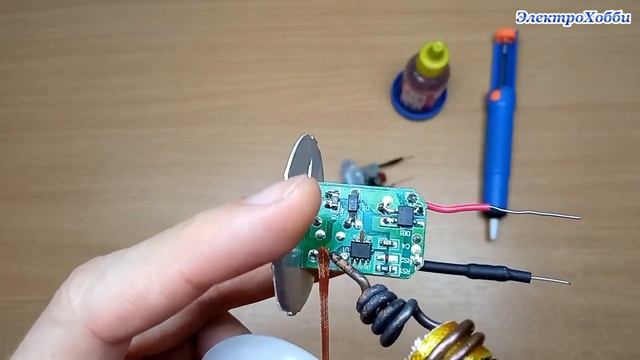 Удаление припоя с контакта на плате путем переноса его на медную ленту, аккуратное выпаивание детал смотреть онлайн