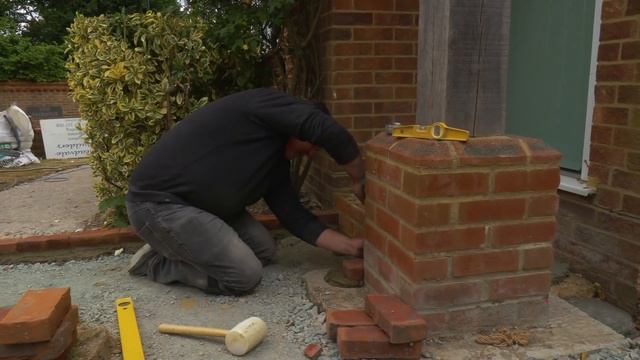 How to Lay a Real Brick Path (with a laugh) смотреть онлайн