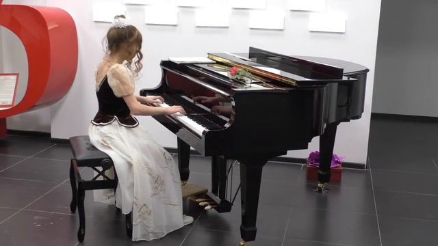 Soft Mozart Winter 2018-2019 recital. Katja K, 11 y.o, Russia Контрданс смотреть онлайн