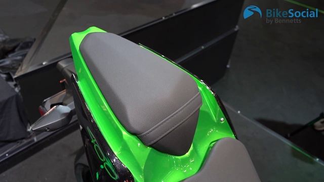 New Kawasaki bikes in 2019 | Versys 1000, H2 SX SE+, Z400 & W800 смотреть онлайн