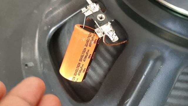 Use Capacitor For Extra Bass In Your Speaker | Kya Capacitor lgane se Speaker ki bass badhegi ? смотреть онлайн