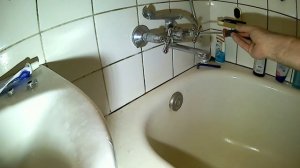 Если необходимо заменить кран буксу, а ручка не снимается...