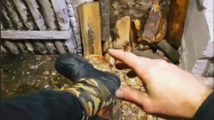 Жизнь в лесу под землёй! Обстановка в землянке!