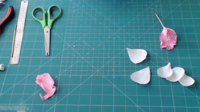 Мастер класс. Орхидея. Цветок из гофрированной бумаги своими руками. смотреть онлайн