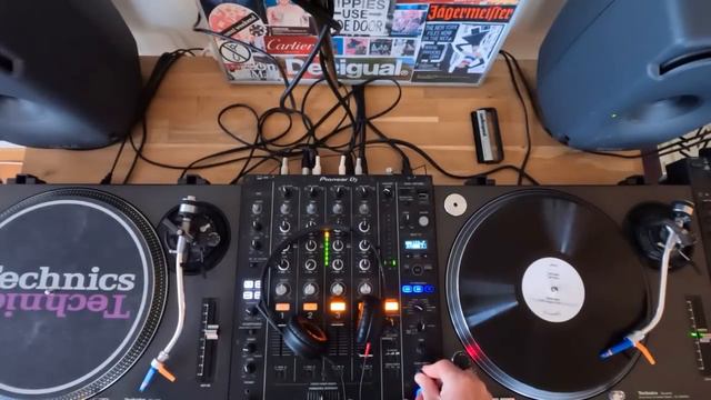Mini Vinyl Set смотреть онлайн
