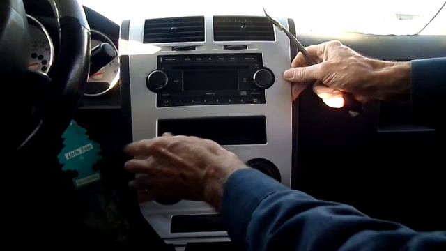 Dodge Caliber Radio Removal смотреть онлайн