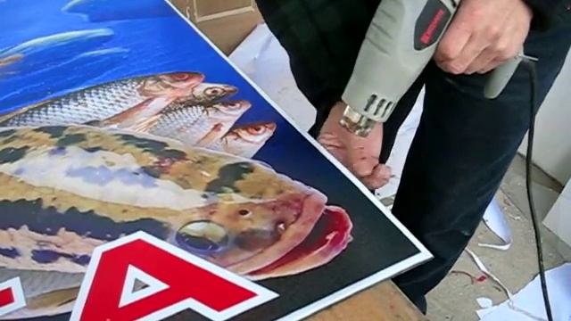 Закатываем рекламный плакат"Свежая рыба" смотреть онлайн