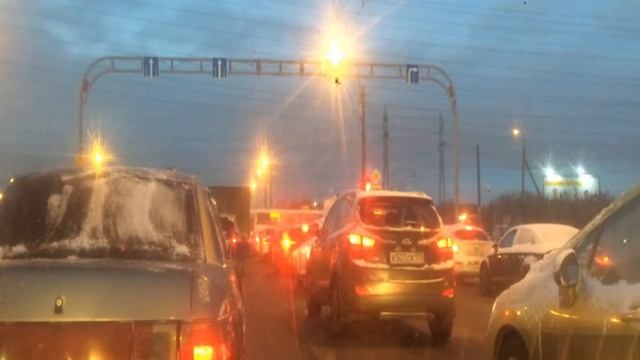 Дорога из ЖК "Яркий" в утренний час пик смотреть онлайн