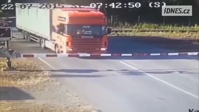 Жесть на железной дороге Слабонервным не смотреть смотреть онлайн