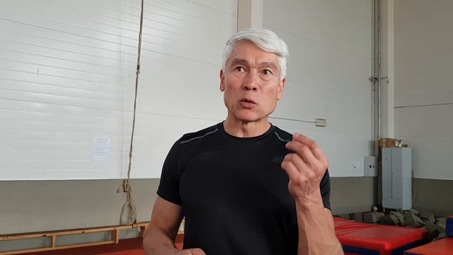 Тренировка мышц-стабилизаторов для бега. Тело учится удерживать равновесие! Валерий Жумадилов. смотреть онлайн