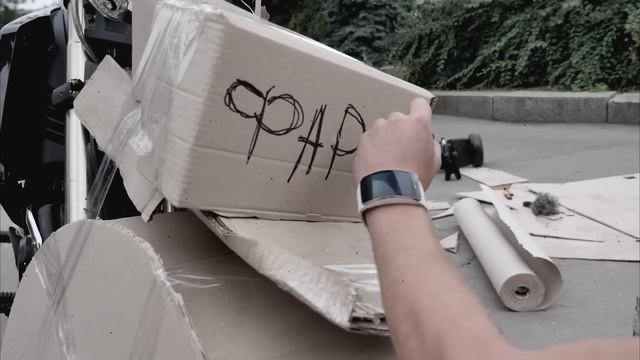 ОБМОТАЛИ КАРТОНОМ МОТОЦИКЛ СЕРГЕЯ ТРЕЙСЕРА - ПРАНК