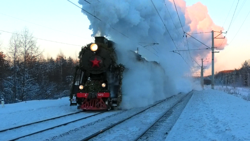 Две Лебедянки: Паровозы Л-4372 и Л-3111 следуют сплоткой и электропоезд ЭД4МК-0122/ЭД4М-1039 смотреть онлайн