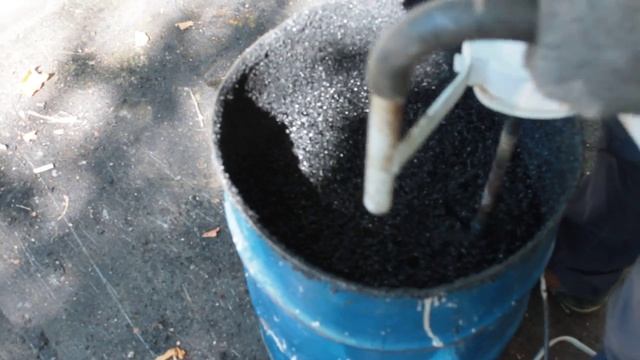 Смешивание резиновой крошки с клеем смотреть онлайн