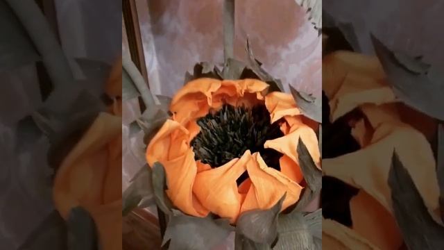 Ростовые цветы из гофрированной бумаги. Подсолнух из гофрированной бумаги. Ростовой подсолнечник смотреть онлайн