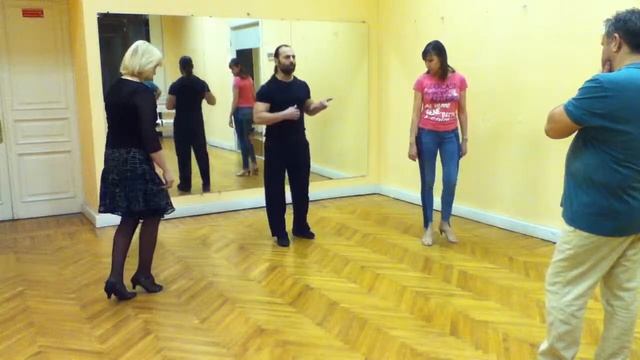 Первый базовый шаг Касино. Не Сальса! Paso Basico Son. Танец Касино - базовый уровень. смотреть онлайн