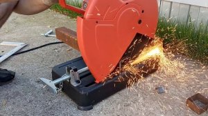 Пила отрезная по металлу Makita M2400. Как пилит...