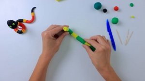 Как слепить змею из пластилина! | Видео лепка