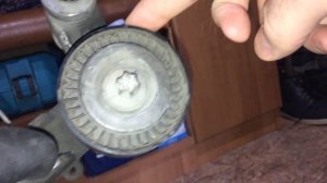 Старый ролик натяжителя Opel Corsa