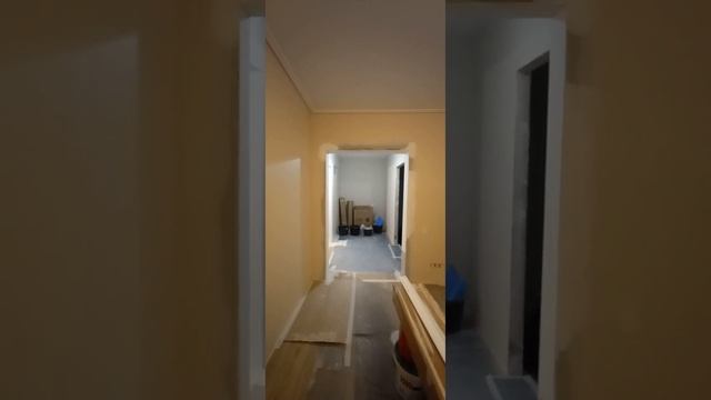 Монтаж откосов в проёме из гибсокартона с бумажными малярными уголками.