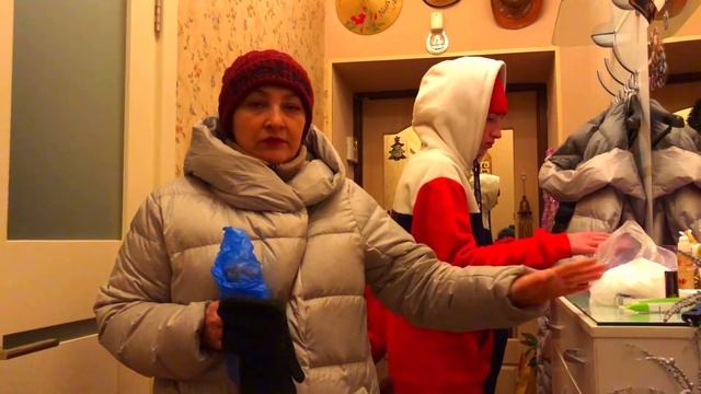 ПОШЛИ НА РАЗБОРКИ СУРОВЫЕ УРАЛЬСКИЕ ТЁТИ И ДОРОГИЕ МОСКОВСКИЕ ДЕЛИКАТЕСЫ. смотреть онлайн