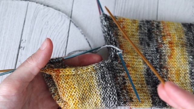 Многие не понимают, как вязать носок после пятки. Показываю, как легко и просто это делается смотреть онлайн