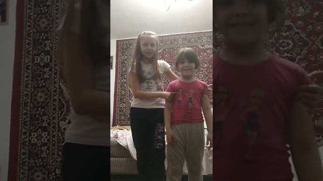 Подруга захатела в туалет!!!!!!! смотреть онлайн