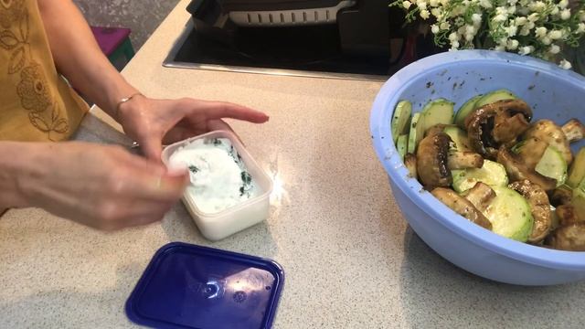 Кабачки и шампиньоны на гриле Tefal готовлю весь летний сезон на ура . смотреть онлайн