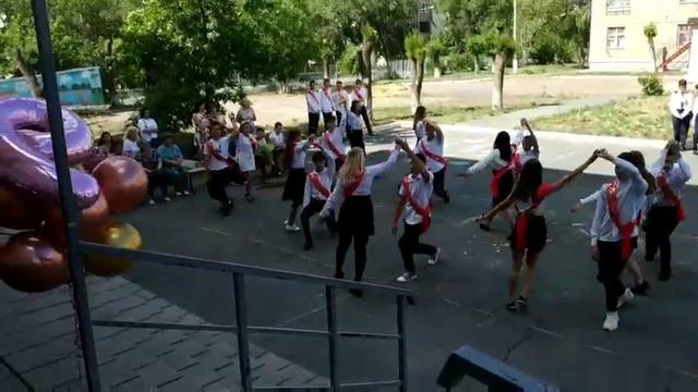 Вальс выпускников Лицей / 1 города Новотроицка Оренбургской области смотреть онлайн
