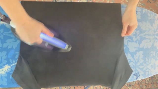 ГЛАДИМ И СКЛАДЫВАЕМ ФУТБОЛКУ ЗА 1 МИНУТУ смотреть онлайн