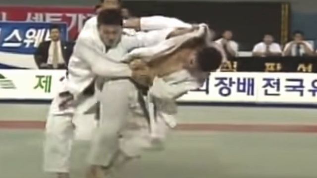 Ashi Guruma 아시구루마 스티프암으로 강력히 저지하는 우치마타 방어자를 끝까지 사이드 스텝으로 찍어차주고 머리 쳐박으며 넘기기 왼손은 몸에 꼭 смотреть онлайн