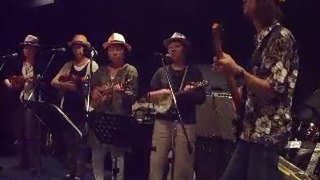 Ukulele Princess feat.Studio U~ Pls Pls Me & When you're smiling смотреть онлайн