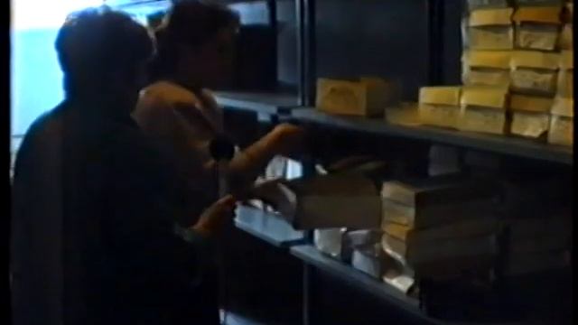 «Обзор товаров на складе «Универмага»». 1994 смотреть онлайн