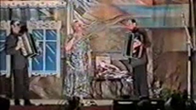 У нас в селе гармонь настроили смотреть онлайн
