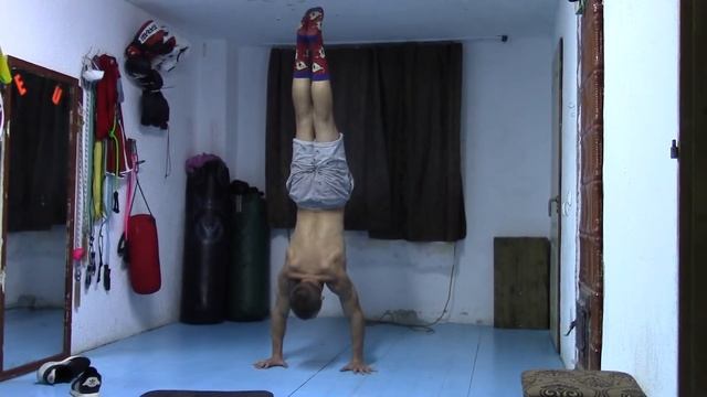Giuliano tries the exercises that made him famous смотреть онлайн