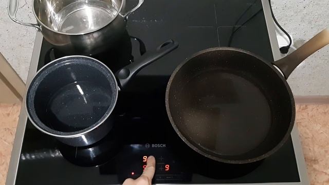 Индукционная варочная панель Bosch PUE645BB1E в работе смотреть онлайн