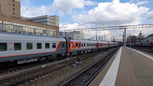 Утренние поезда Москвы-Казанской, 2 отправления южных и прибытие с востока всё на ЭП20 смотреть онлайн