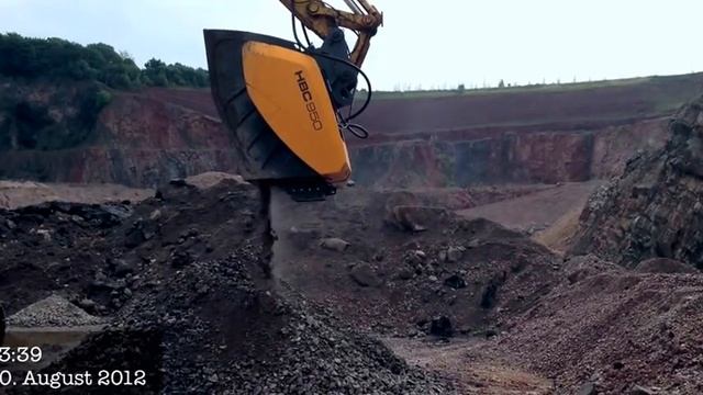 Дробилка HARTL HBC 950 - переработка камня в карьере