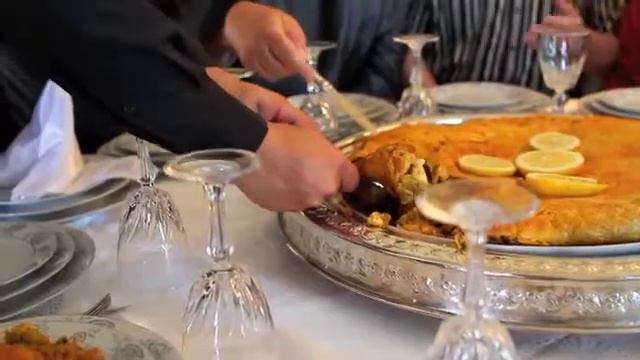 Пробую марокканскую пастилью из морепродуктов смотреть онлайн