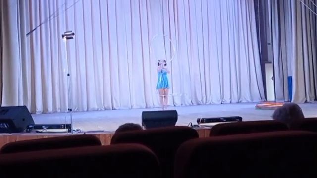 «А я прикольная» игра с хула-хупами, оригинальный жанр. смотреть онлайн