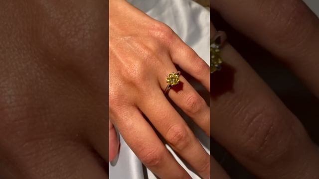 Кольцо с Муассанитом Жёлтым  MOISSANITE RING YELLOW FANCY